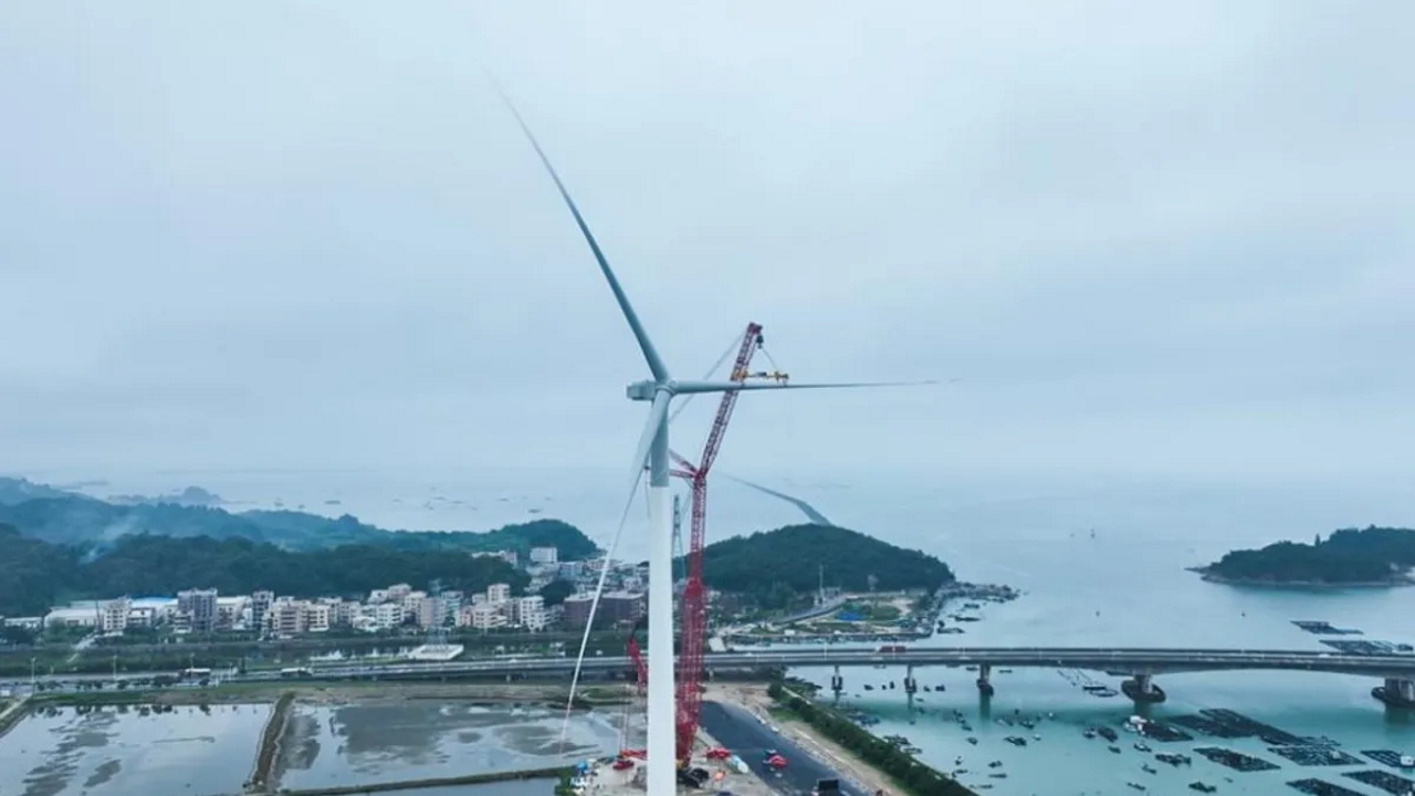 La Cina installa la pi grande turbina eolica offshore del mondo da 18 Megawatt