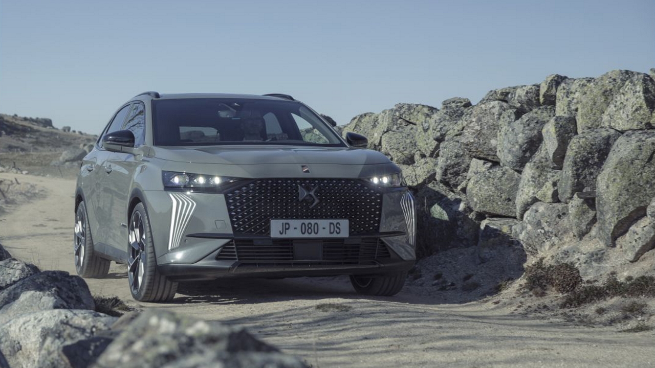 Nuova DS 7: ecco il restyling del SUV, con motori plug-in e autonomia in elettrico fino a 65 km