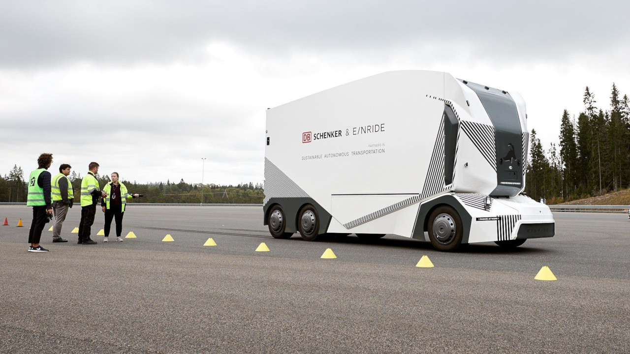 T-Pod, furgone elettrico ed autonomo, prende servizio all'interno di un sistema di consegne