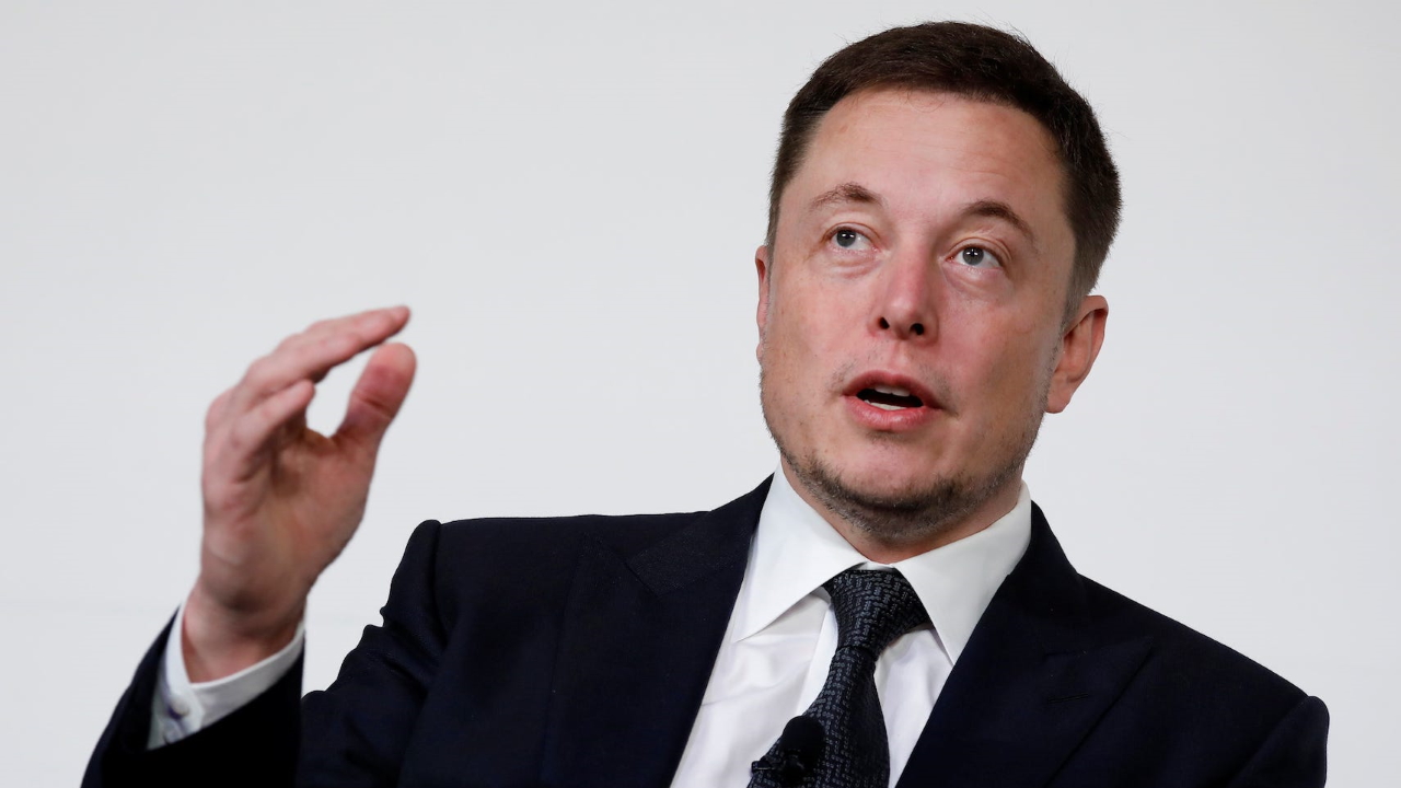 Coronavirus, Elon Musk ne minimizza i rischi (e sbaglia): 'Si rischia di più in auto'