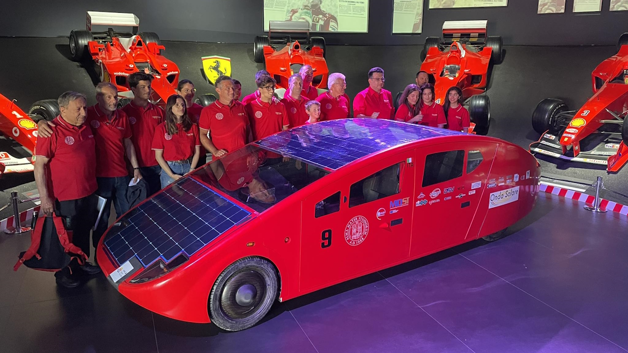 Emilia 5: dall'Italia un nuovo prototipo di auto a energia solare con 5 metri di pannelli fotovoltaici