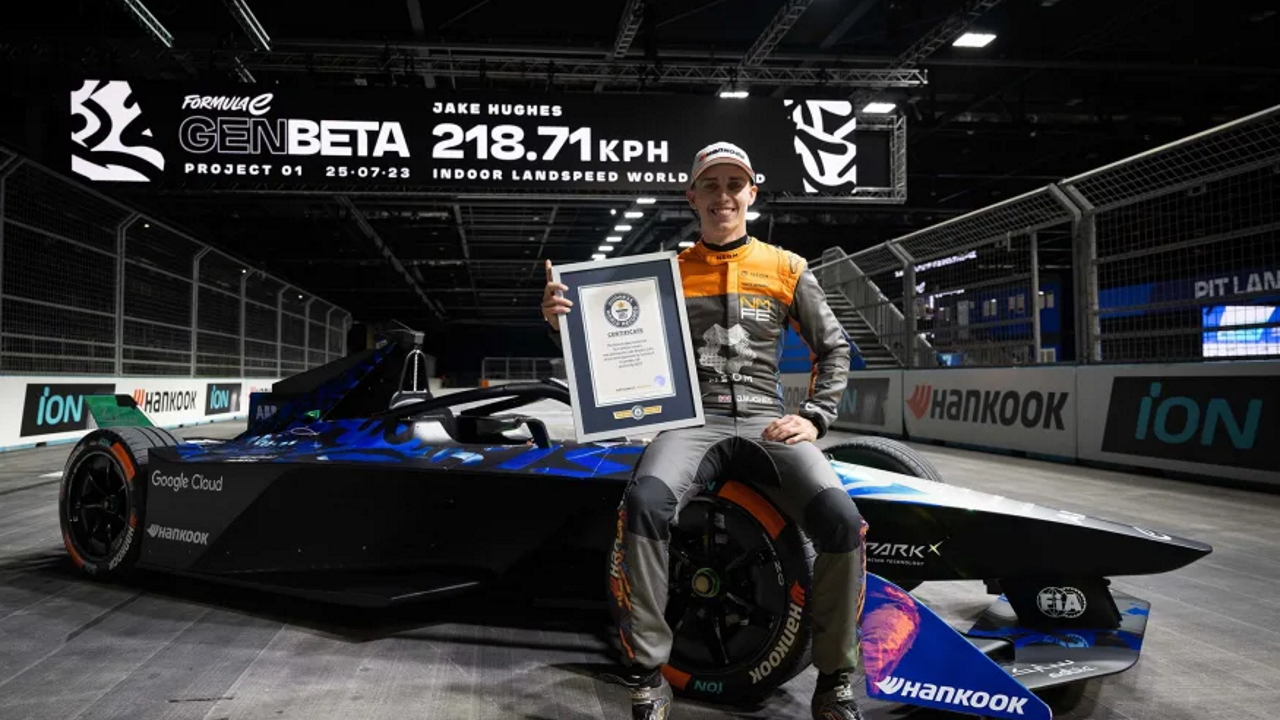 Formula E, nuovo record di velocità indoor: ben 218,71 km/h