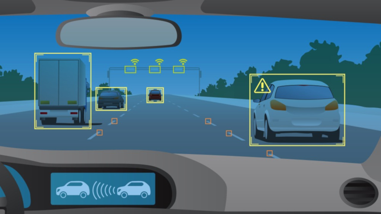 Sistemi di guida assistita, spesso non rilevano moto e biciclette: ecco il test del TCS