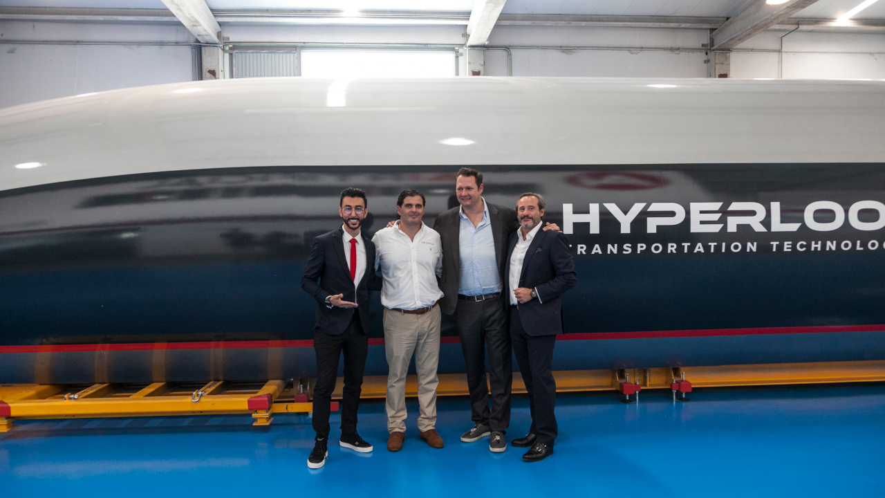 Hyperloop Transportation Technologies: ecco la prima capsula per passeggeri in scala reale