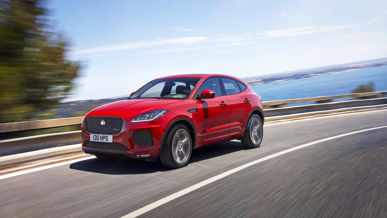 Nuova Jaguar E-PACE presentata con una spettacolare performance di avvitamento