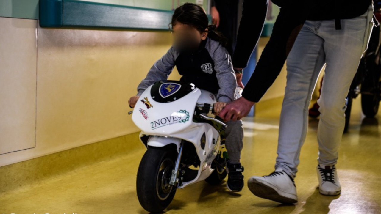 Moto elettriche nel reparto Pediatria dell' Ospedale San Carlo: la tecnologia che fa del bene