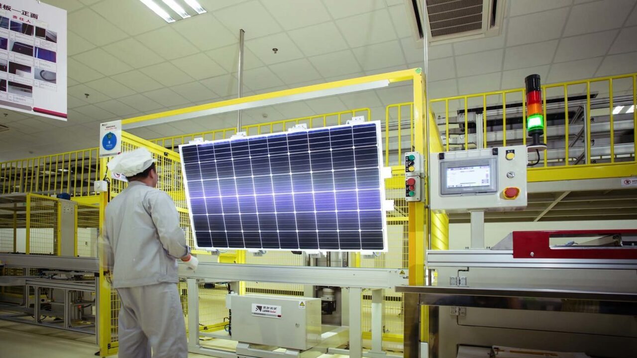 Fotovoltaico, le celle silicio-perovskite superano il 33% di efficienza  