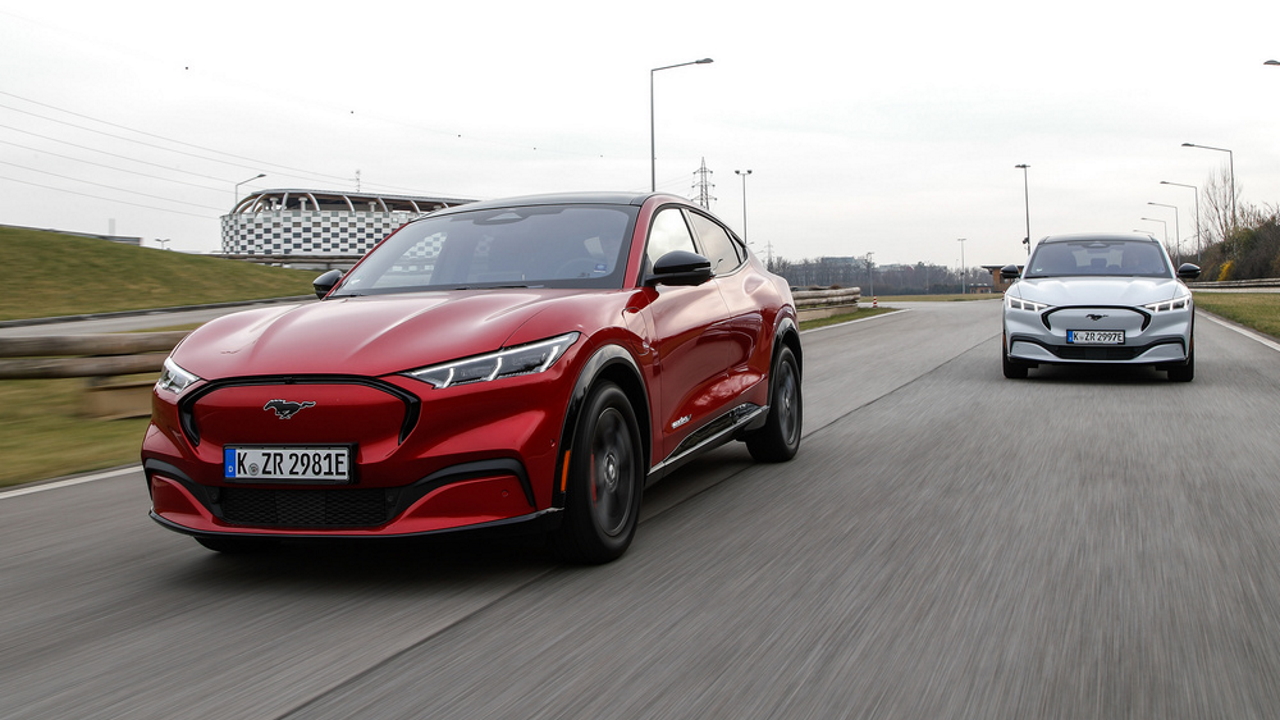 Ford adesso produce più Mustang Mach-E che Mustang tradizionali a benzina