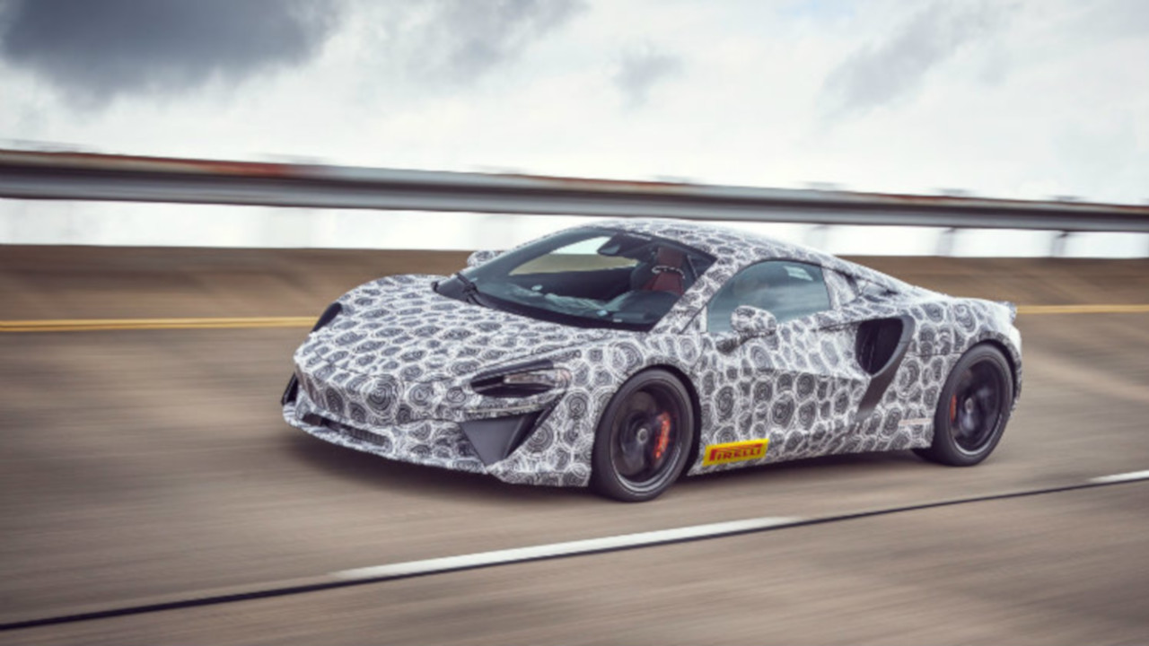 McLaren, entra nella fase finale di test la supercar ibrida ad alte prestazioni