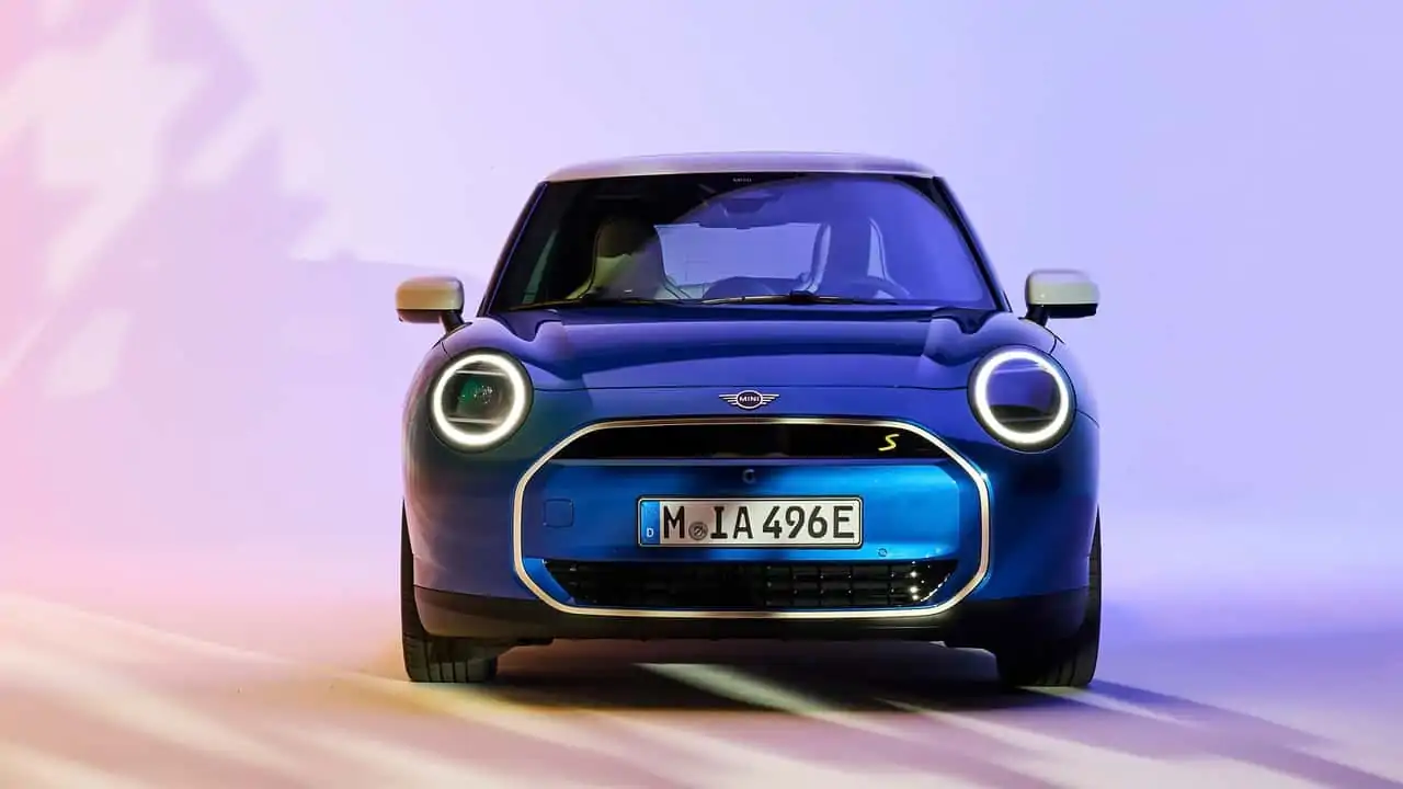 La Mini Cooper EV Hatch a cinque porte sta per arrivare  