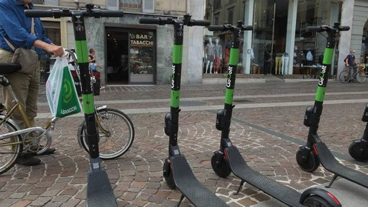 Monopattini elettrici e segway potranno circolare a Monza. Parte la sperimentazione con cartellonistica in città