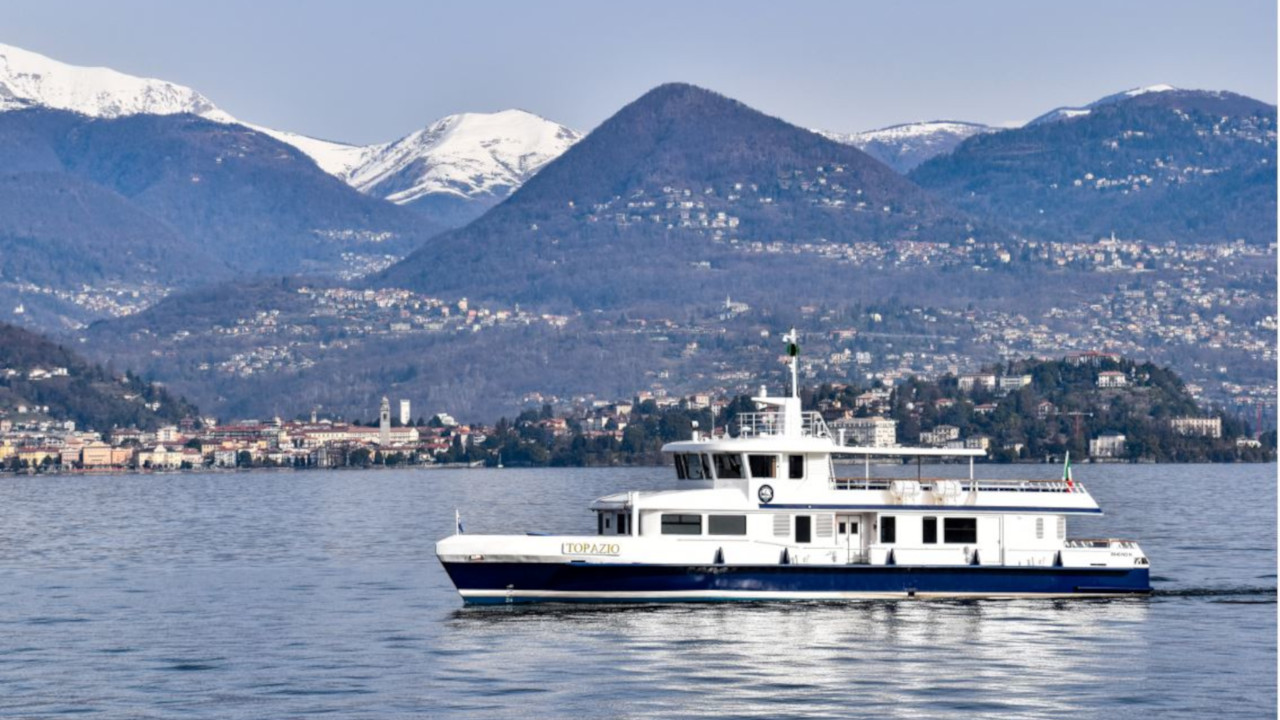 Lago Maggiore, inaugurata la motonave Topazio: prima ibrida dei laghi italiani