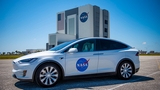 Una Tesla Model X porterà i due astronauti di SpaceX Crew Dragon alla rampa di lancio