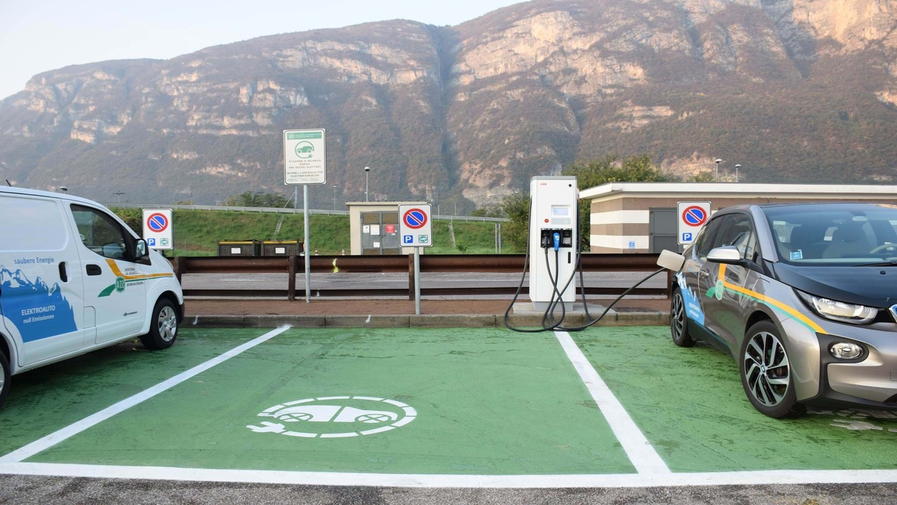 Autostrada del Brennero: le colonnine resteranno gratuite per chi viaggia in autostrada  