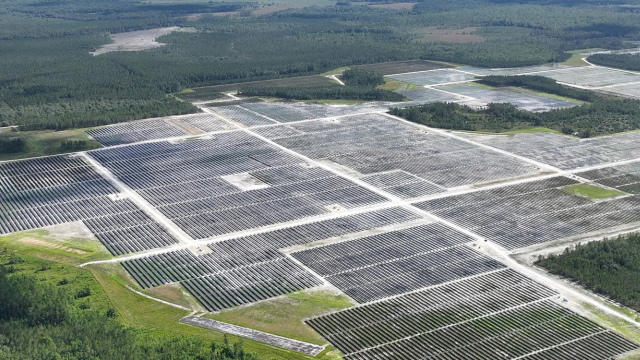 La Florida accelera verso lenergia pulita con un nuovo parco solare da 75 MW per 12 citt