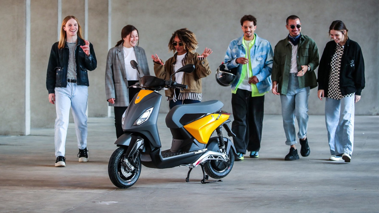 Piaggio, annunciate specifiche tecniche e prezzi dello scooter elettrico ONE