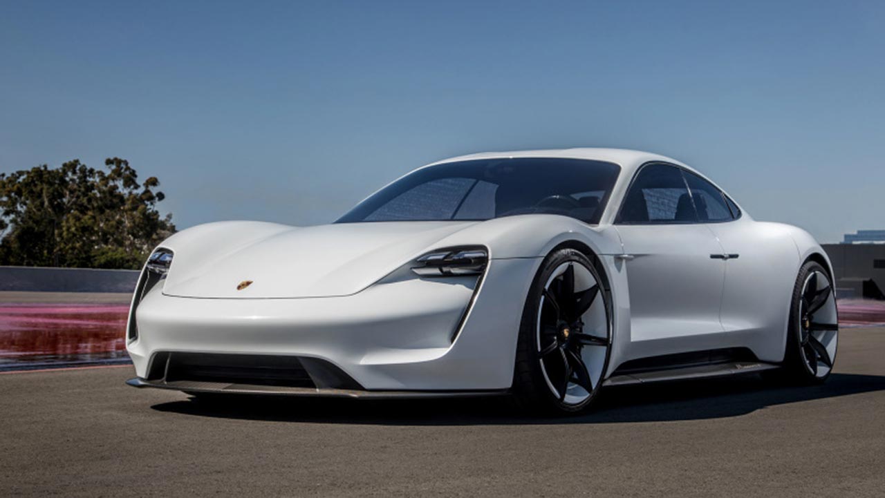 La Porsche Mission E Cross Turismo entra in produzione