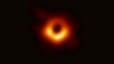 Quanto si ingrandisce e quanto ruota velocemente il buco nero M87*? Nuove informazioni da EHT