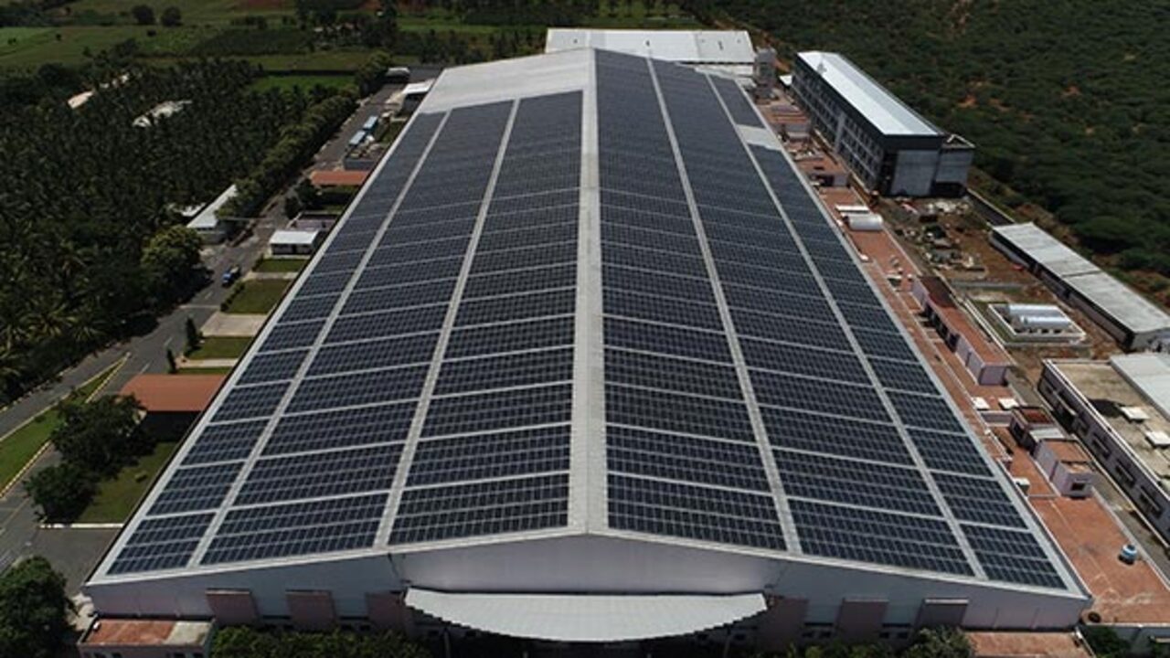 Rinnovabili: l'India sfiorer i 17 GW di energia solare installata nel 2023  