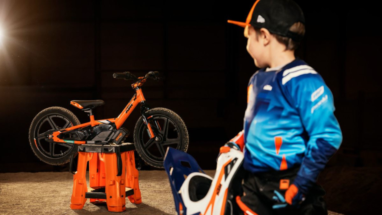 KTM serie eDRIVE, le moto elettriche pensate per i più piccoli: dai 3 agli 8 anni