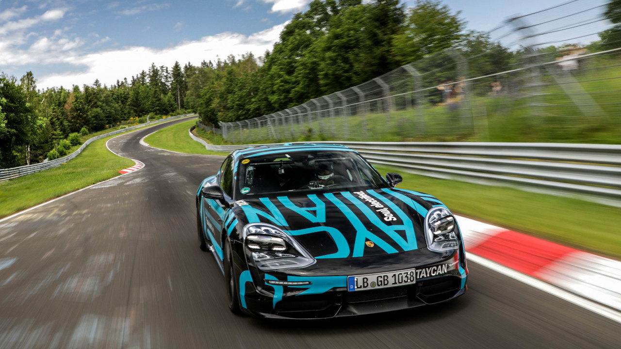 Porsche Taycan affronta il Nürburgring girando in 7:42