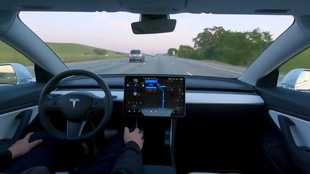 Tesla promette guida autonoma in Europa nel 2025, le azioni schizzano dopo il post su X