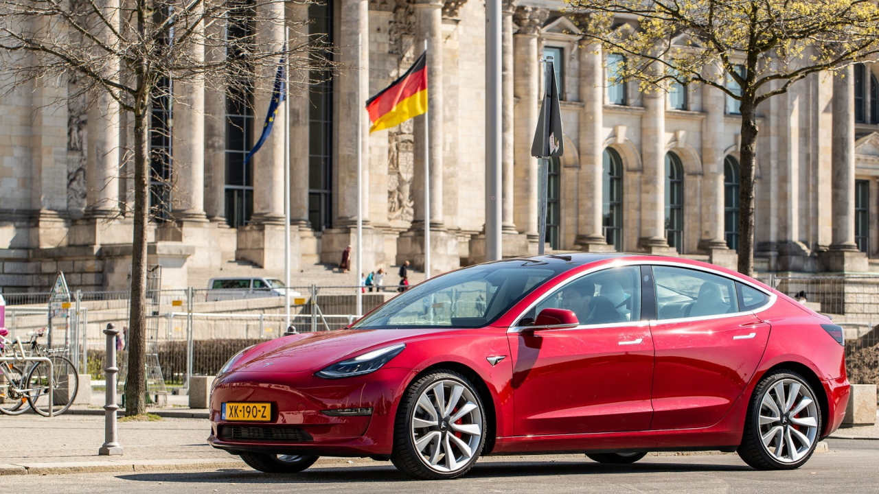 Tesla: in Germania vende di pi di BMW, Audi e Mercedes messe insieme