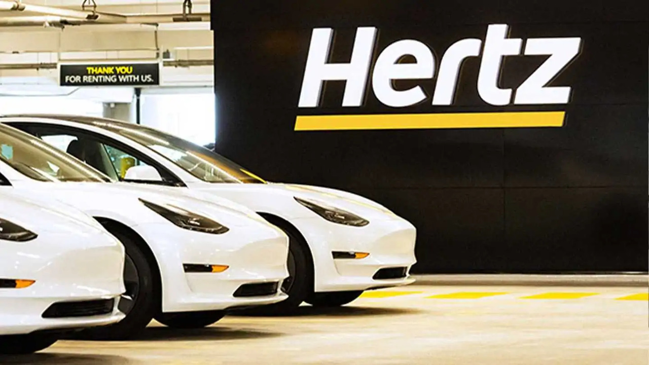 Hertz accelera la rivendita di auto Tesla per proteggersi dal crollo del valore