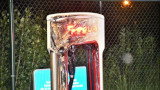 Tesla Model S in fiamme ad una stazione Supercharger: curioso ed efficace l'intervento dei vigili del fuoco