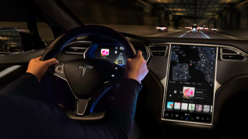 Novità per l'autopilot Tesla in Europa? Elon Musk prevede per marzo