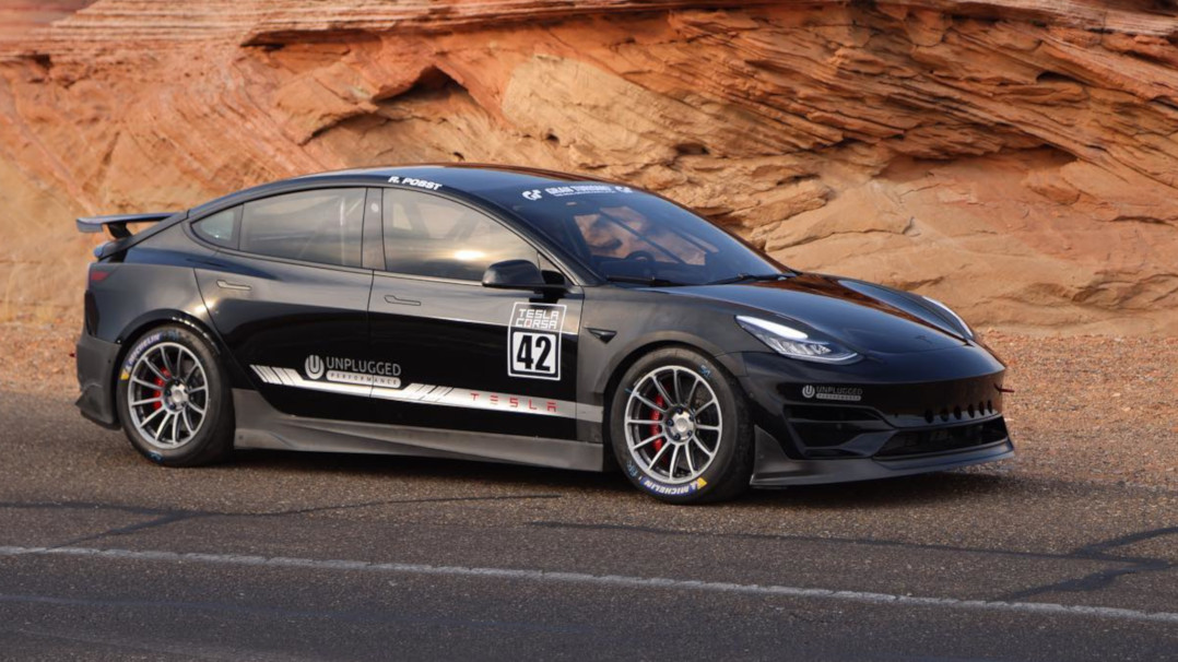 Una Tesla Model 3 si qualifica alle prove della Pikes Peak: ecco il video della scalata