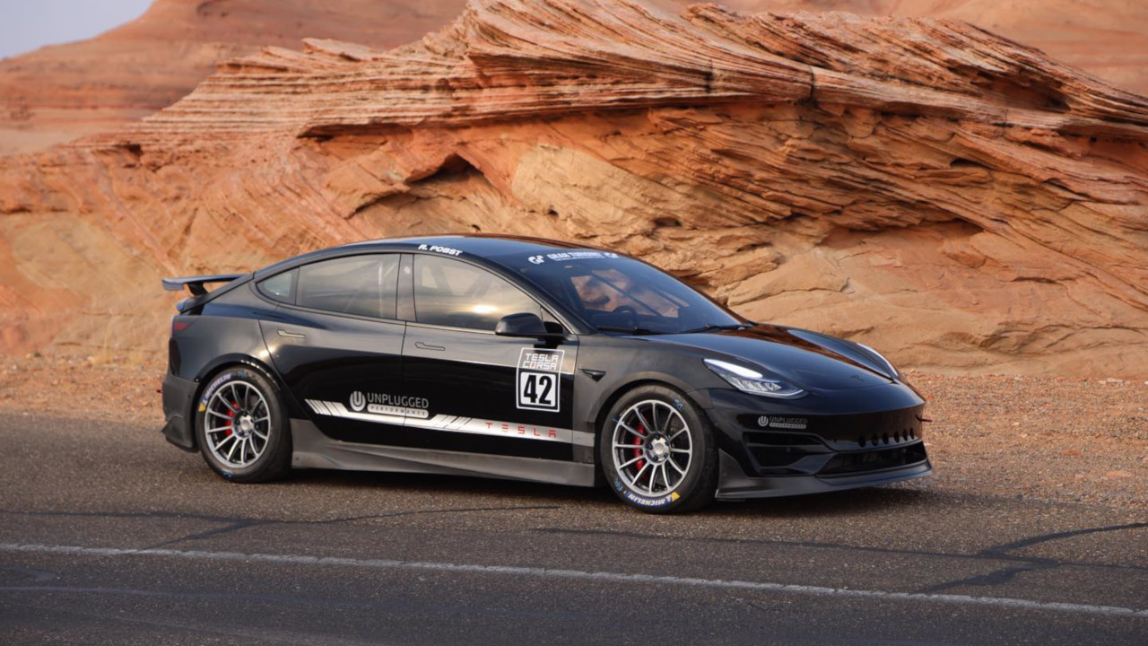 Una Tesla Model 3 si qualifica alle prove della Pikes Peak: ecco il video della scalata