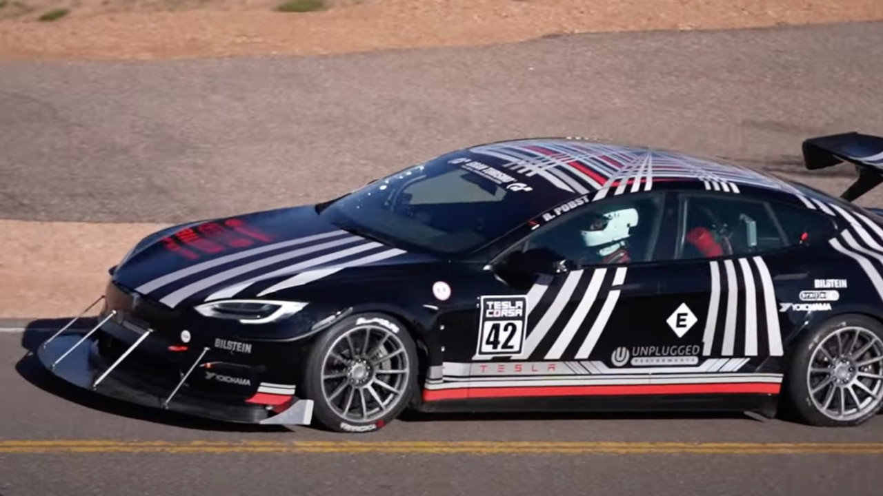 La Tesla Model S Plaid prima al Pikes Peak nella categoria Exhibition, decima assoluta