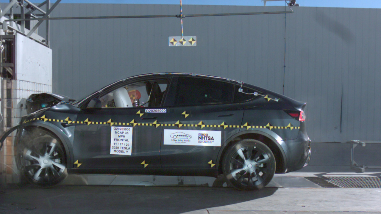 Tesla Model Y al crash test NHTSA, sicurezza a 5 stelle in tutte le prove: ecco il video