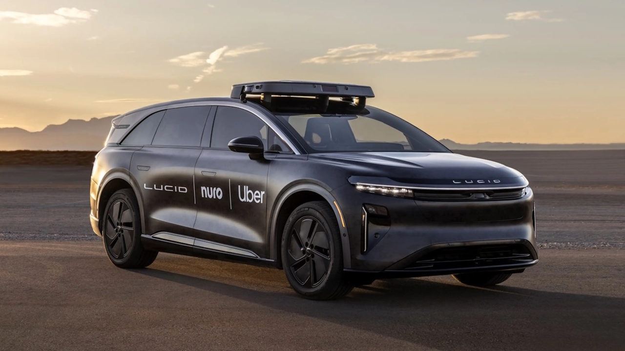 Uber lancia i suoi robotaxi con Lucid e Nuro: 724 km di autonomia e guida autonoma di Livello 4 in arrivo negli USA