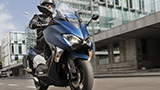 Yamaha TMAX SX e TMAX DX: grazie a Vodafone gli scooter si gestiscono con lo smartphone