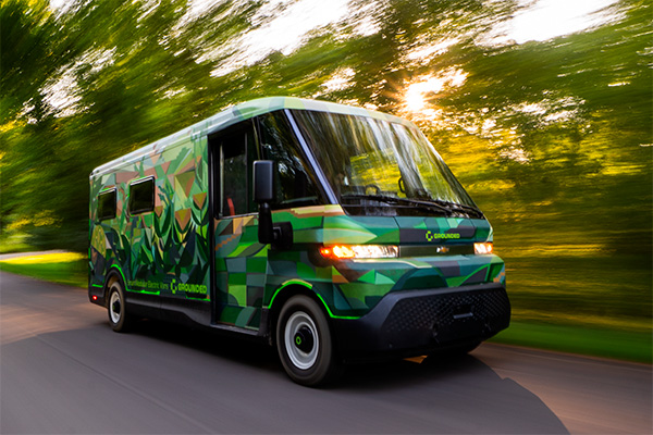 Un camper elettrico con oltre 435 km di autonomia. Il Grounded G3 debutta su base Chevrolet BrightDrop: ricarica veloce e interni modulari