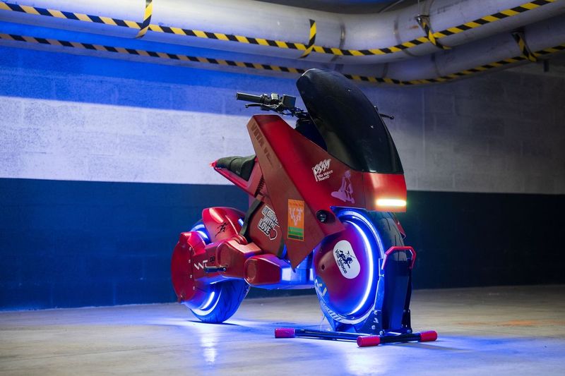J Balvin Moto elettrica