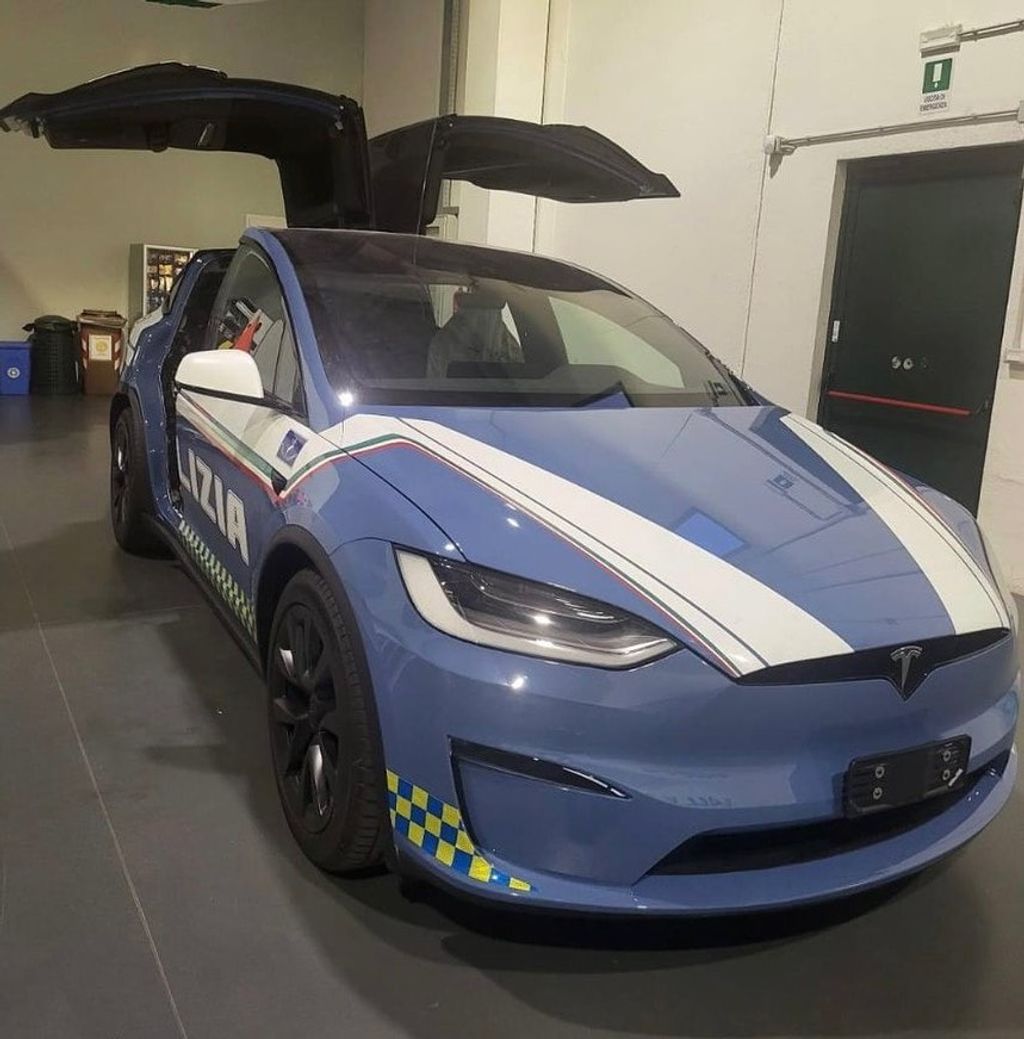 Tesla Model X della Polizia